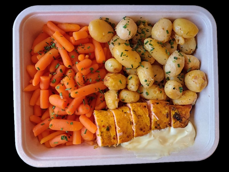 Zalm met hollandaise saus, krieltjes en worteltjes