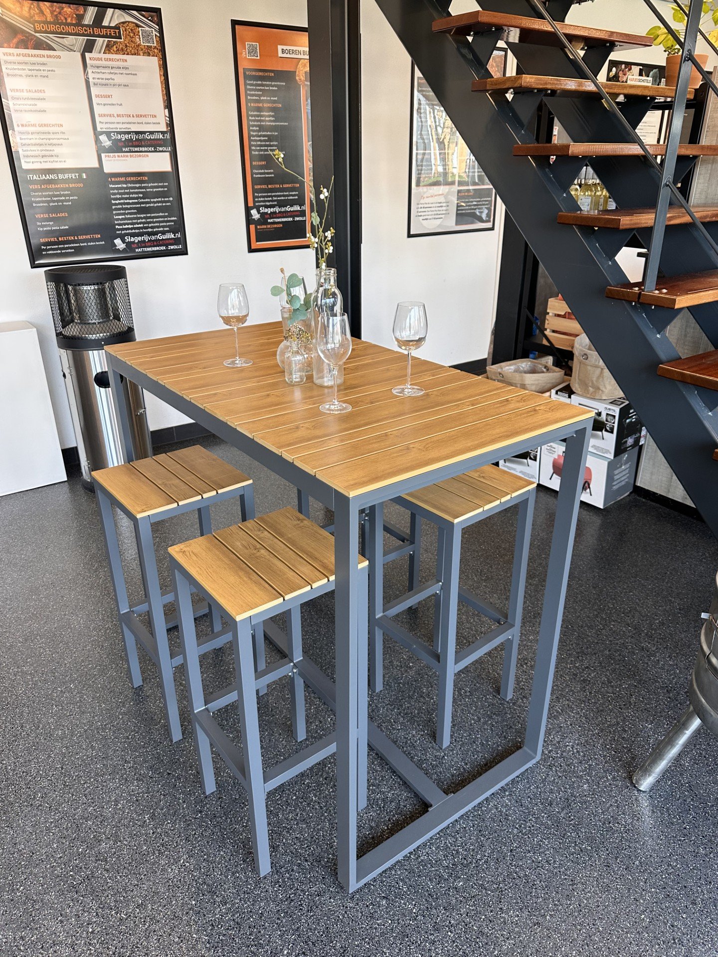 Terrastafel Bar met 4 krukken