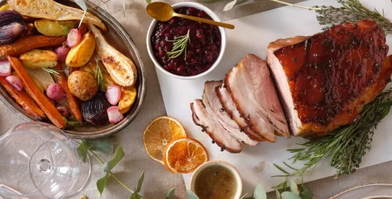 Kersttafel-met-kerst-hoofdgerechten