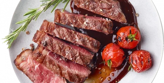 Barbecue vlees op bord